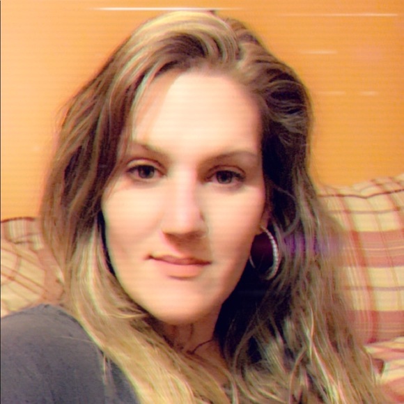 Meet your Posher, Celeste - Picture 4 of 5